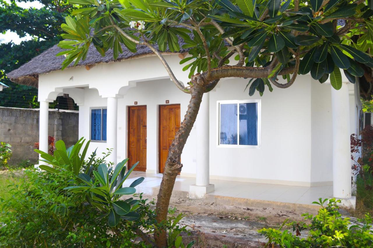 جامبياني Visitor'S Inn المظهر الخارجي الصورة